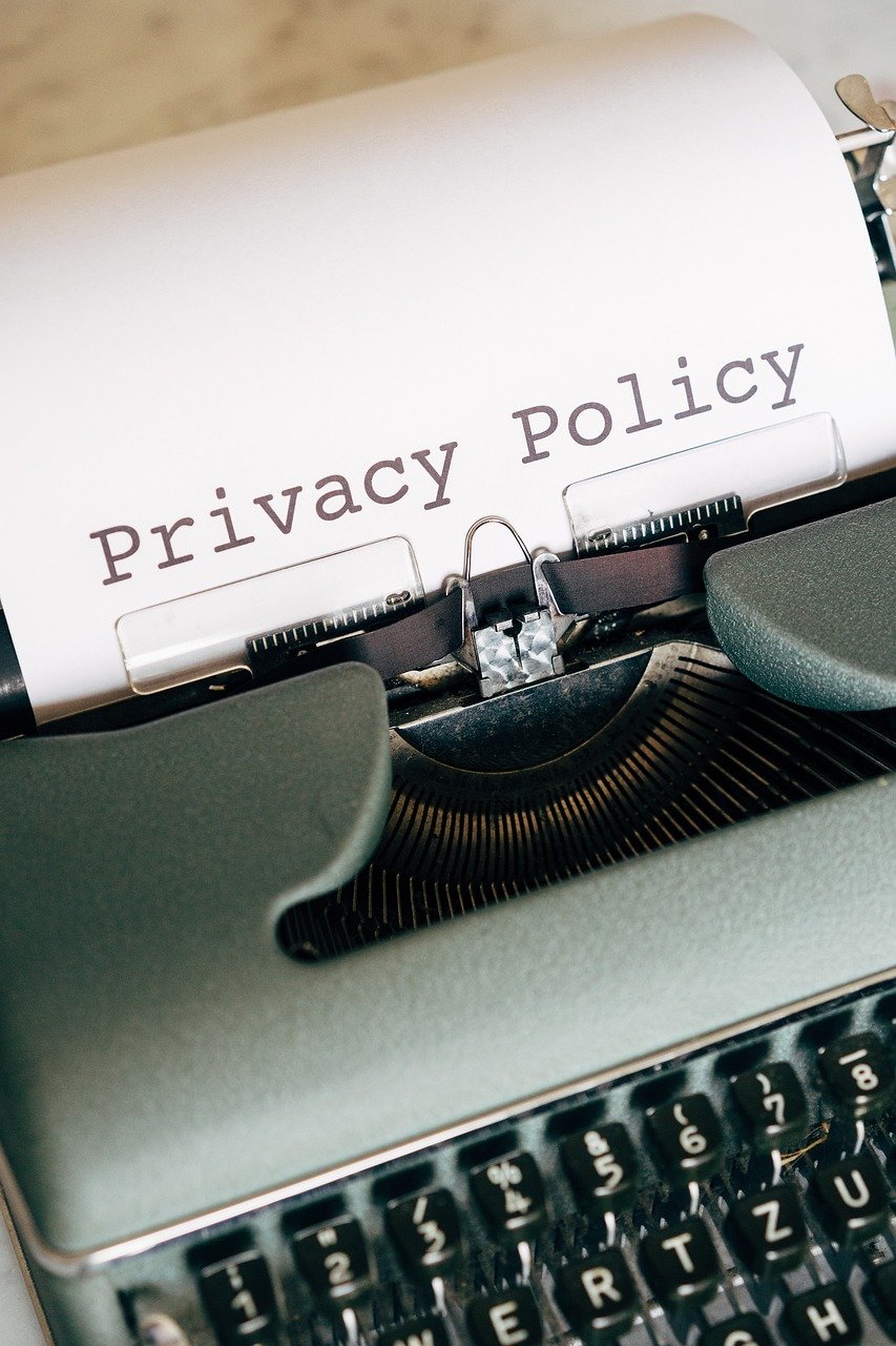 The Shadow of Ethical Dilemmas and Data Privacy (image credits: pixabay)