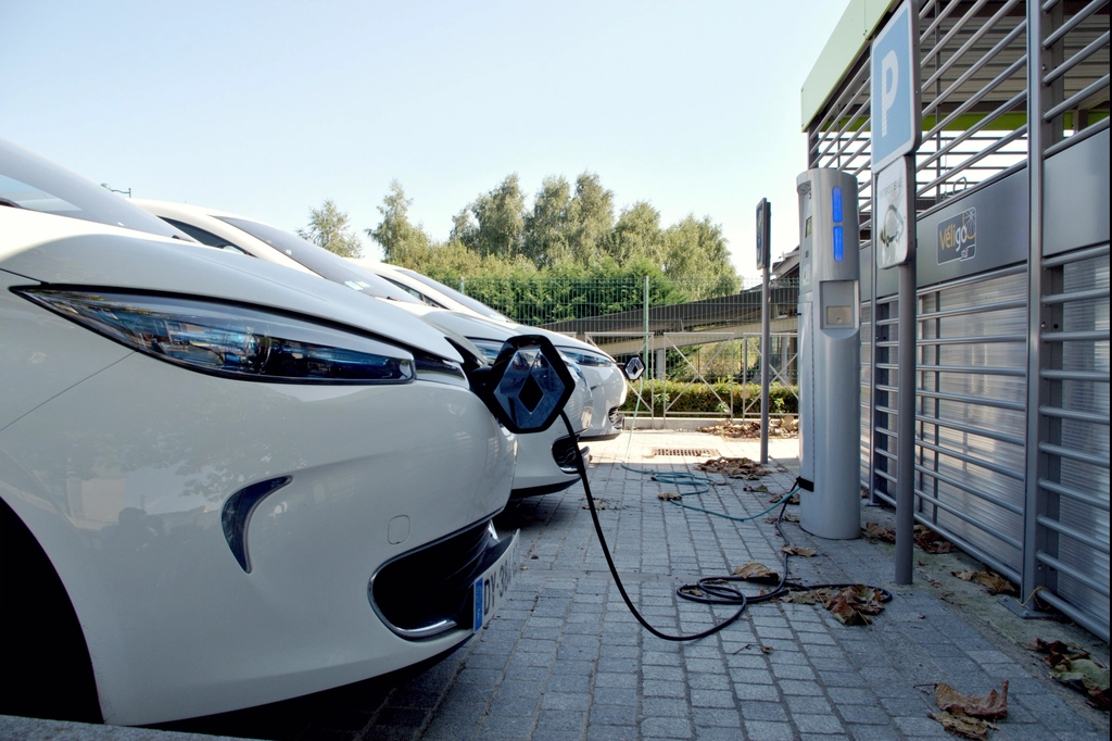 The Jaw-Dropping Reality of Today's EV Charging (image credits: rawpixel)