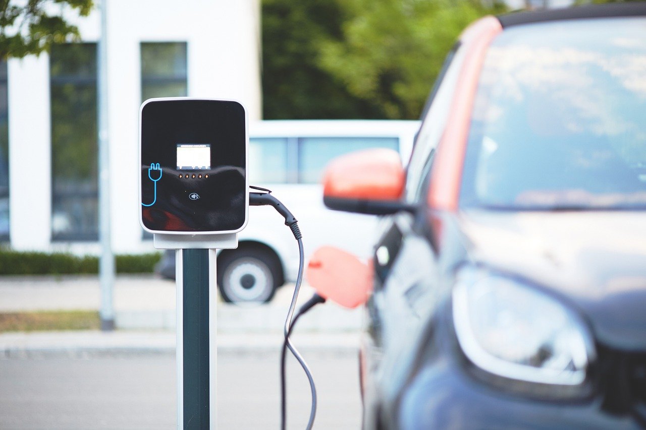 Revolutionizing EV Adoption: What Would 60-Second Charging Mean? (image credits: pixabay)