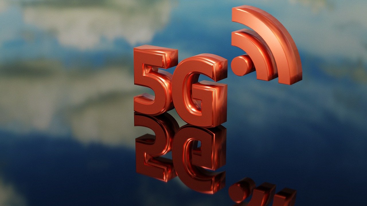 The Role of 5G in AR Adoption (image credits: pixabay)