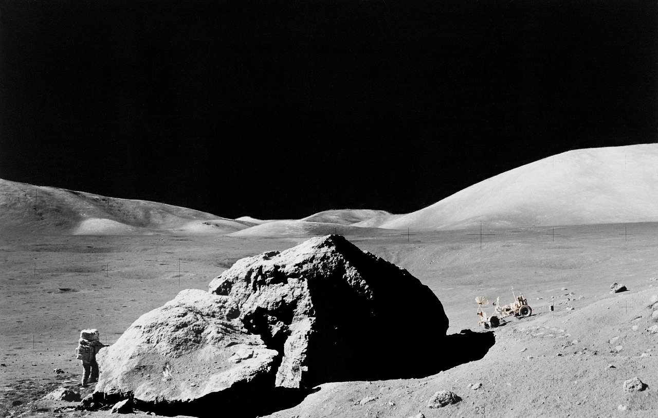 Harsh Realities: Lunar Challenges Await Pioneers (image credits: pixabay)