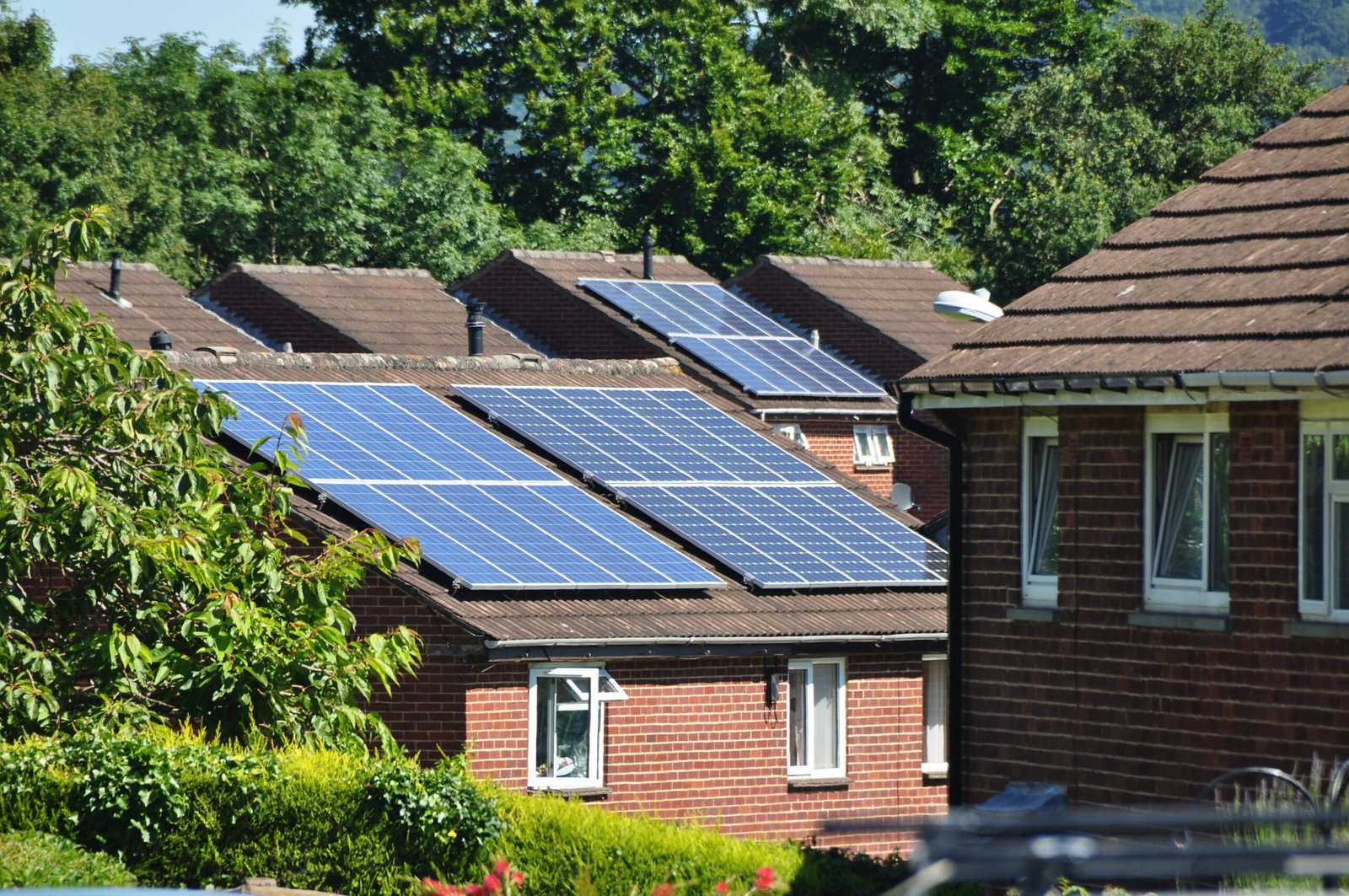 Community Solar Projects Bring Power to All (image credits: wikimedia)