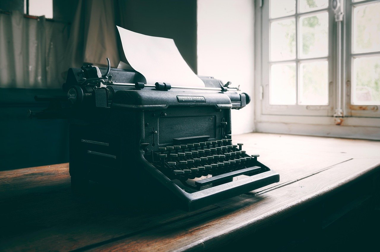 From Typewriters to Algorithms: The Evolution of Content Creation (image credits: pixabay)
