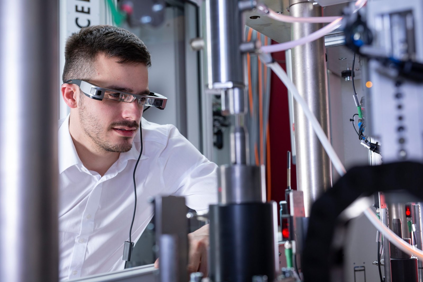 What’s Next? The Road Ahead for AR Contact Lenses (image credits: wikimedia)