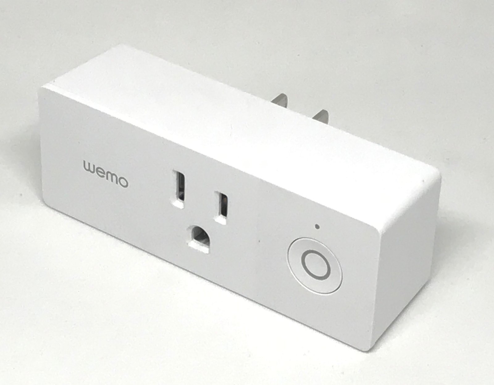 Smart Plugs (image credits: wikimedia)
