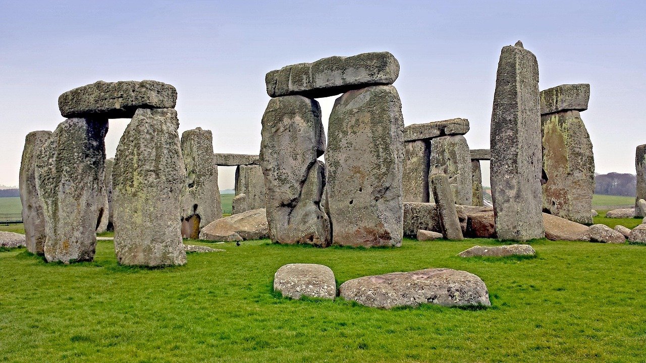 Over 250 Stone Pillars - and a Layout That Raises Questions (Image Credits: Pixabay)