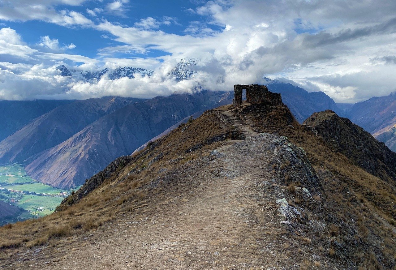 The Iconic H-Blocks and Interlocking Precision (Image Credits: Pixabay)