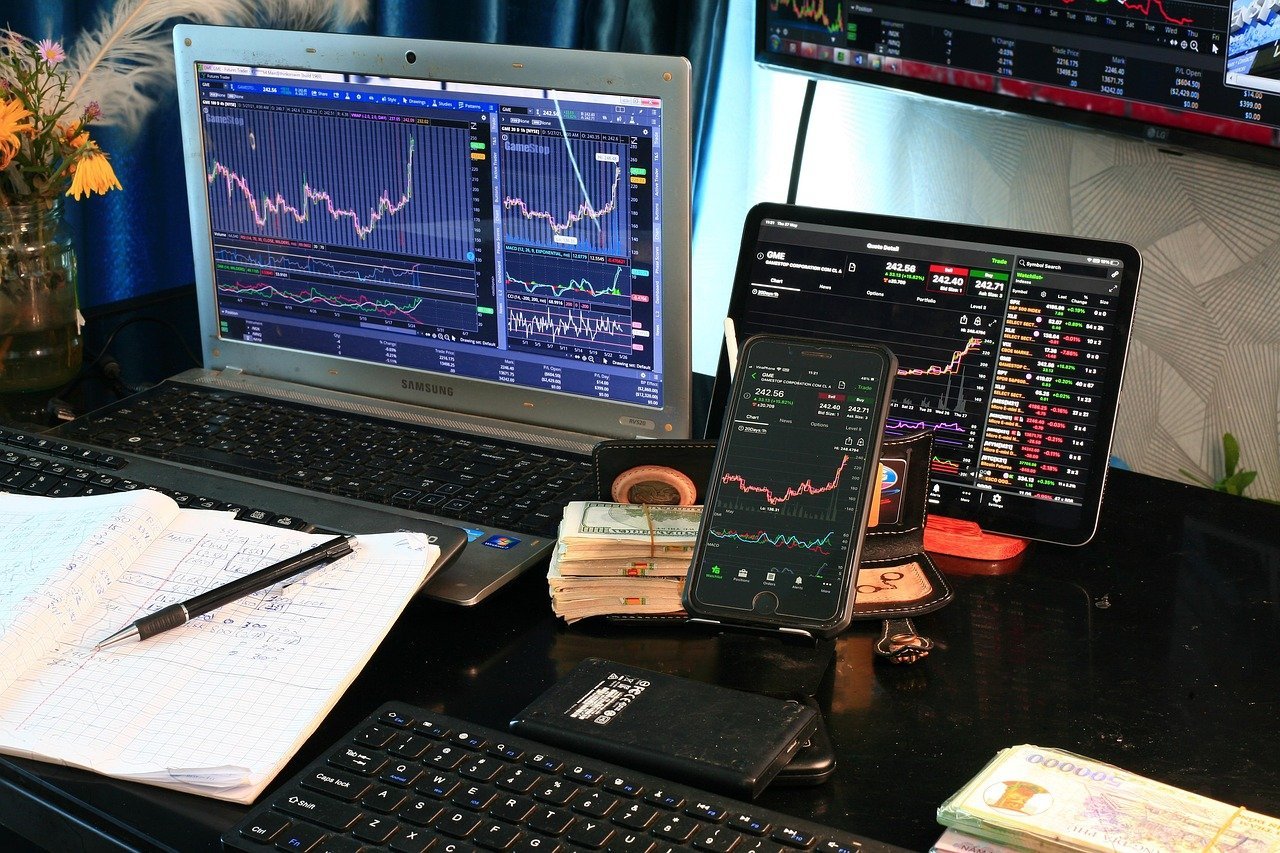 The Competitive Pressure: AI Adoption Across the Industry (Image Credits: Pixabay)