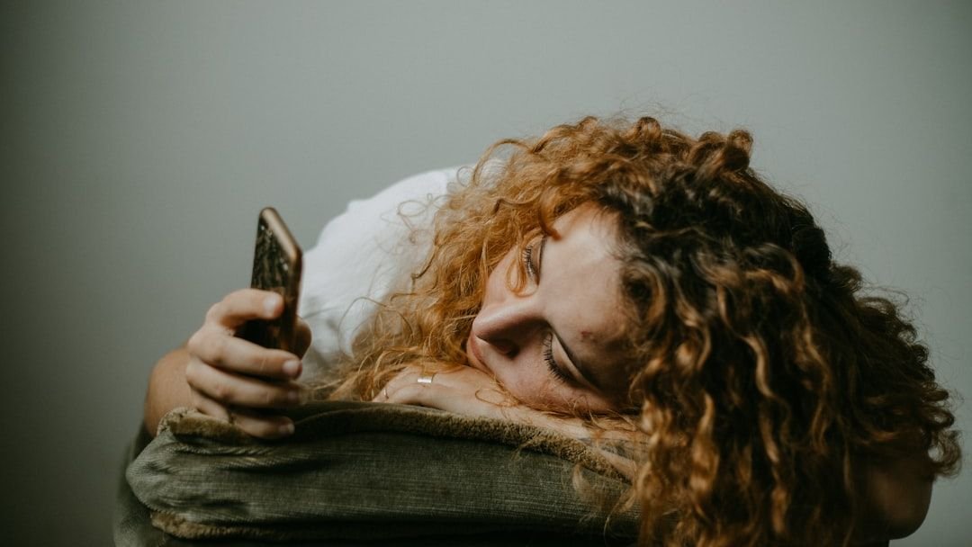 The "Algorithm Break": How to Reset Your Social Media Feed to Stop Doomscrolling