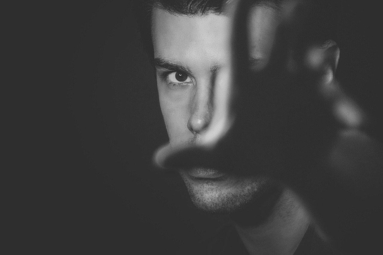 The Power Behind the Throne: Emma's Telepathic Capabilities (Image Credits: Pixabay)