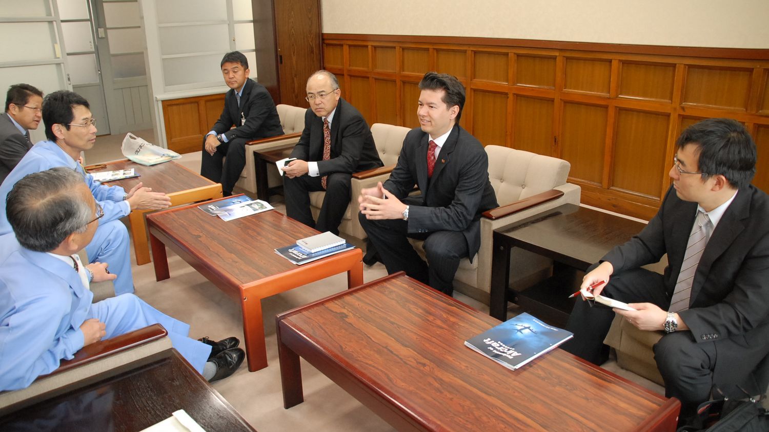 The Alpha Myth: Why the Most 'Powerful' Sign in the Room is Rarely the One Doing the Talking