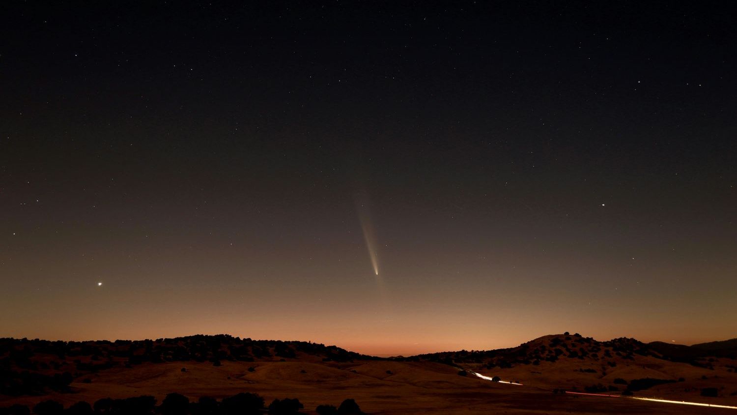 Watch comet PANSTARRS 'switch on' its second tail as it makes closest approach to Earth