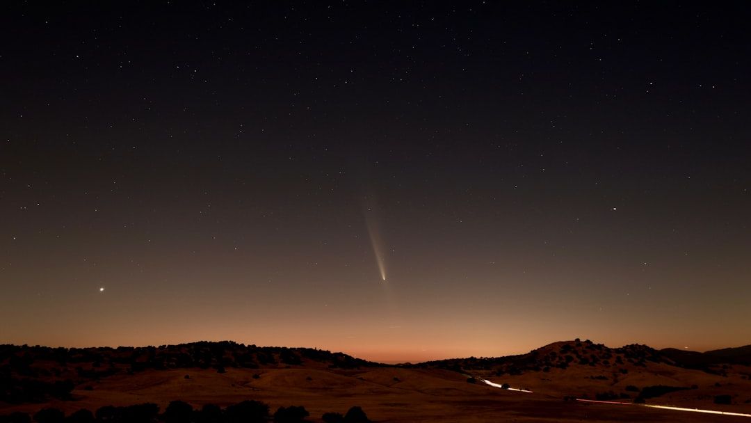 Watch comet PANSTARRS 'switch on' its second tail as it makes closest approach to Earth