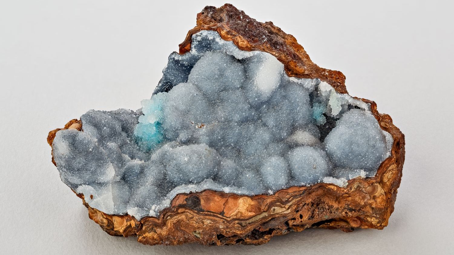 The "Oopart" Files: The Modern "Spark Plug" Found Inside a 500,000-Year-Old Geode