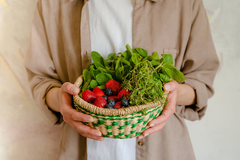 Antioxidants, Berries, and Leafy Greens: The Supporting Cast (Image Credits: Pexels)