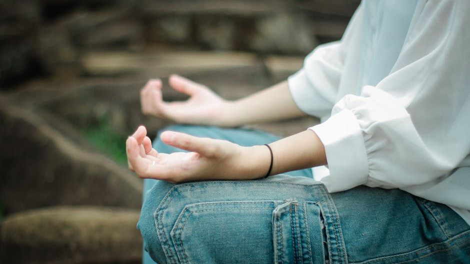 The "Alpha Brainwave" Hack: The $10 Tool That Helps You Reach Deep Meditation in 4 Minutes