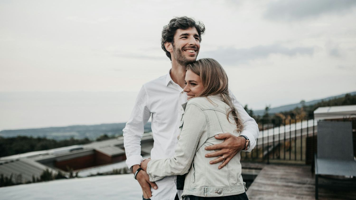 The Simple Sign Of A Happy Long-Term Relationship (M)