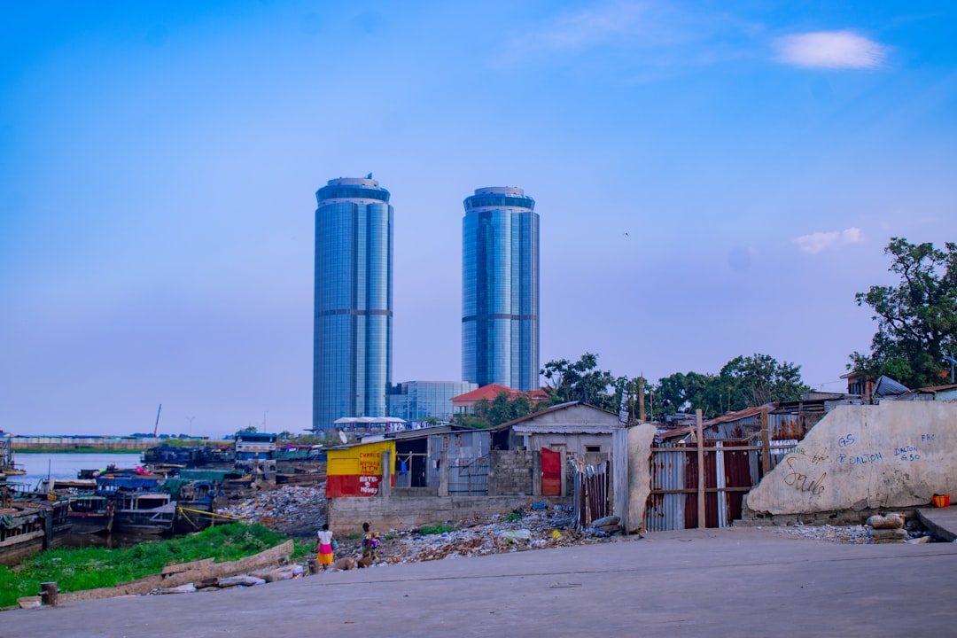 The K-Shaped Economy: Two Very Different Bank Accounts (Image Credits: Unsplash)