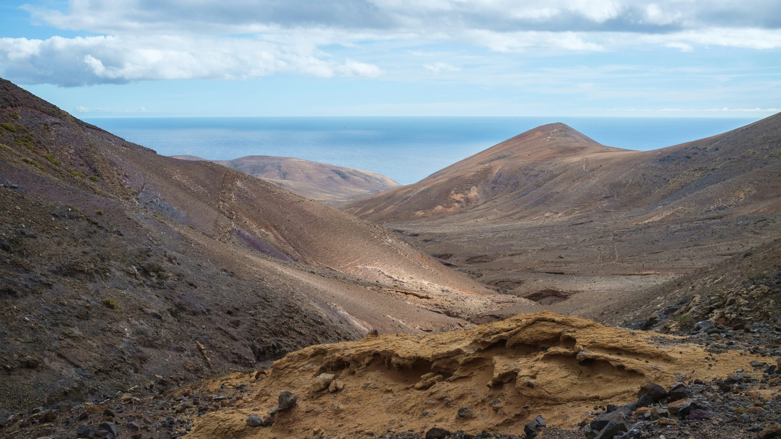 NASA's Curiosity and Perseverance rovers capture sweeping Mars panoramas (video)