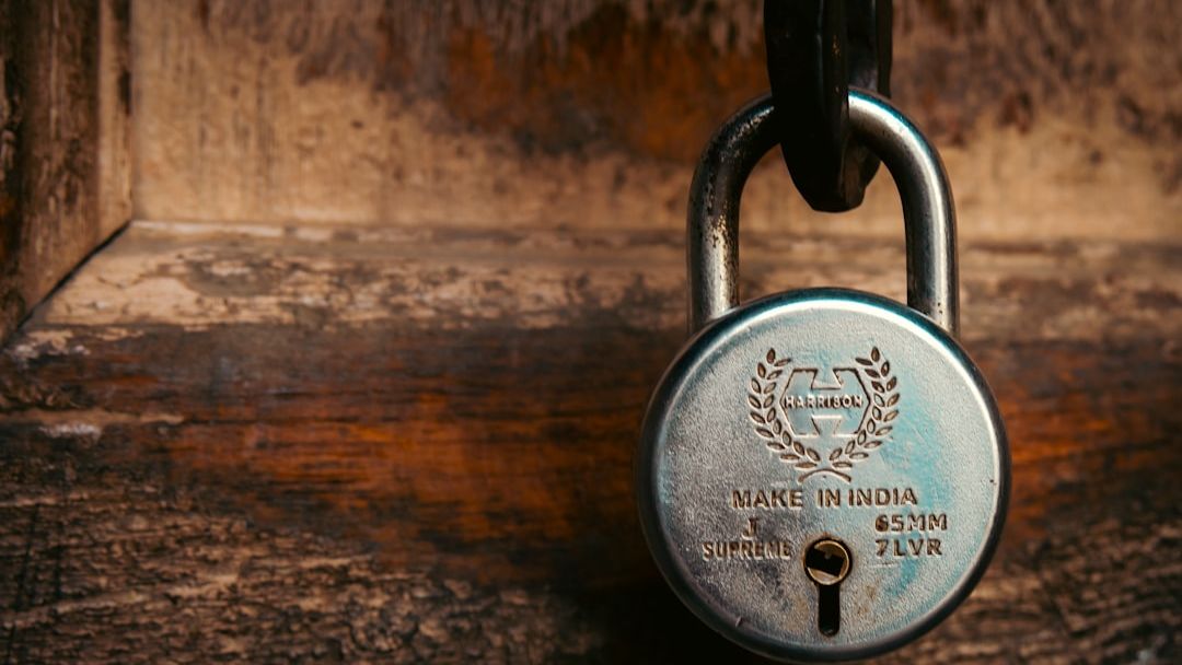 Off-Grid Security: The 5 "Low-Tech" Defenses That Protect Your Home Better Than an Alarm