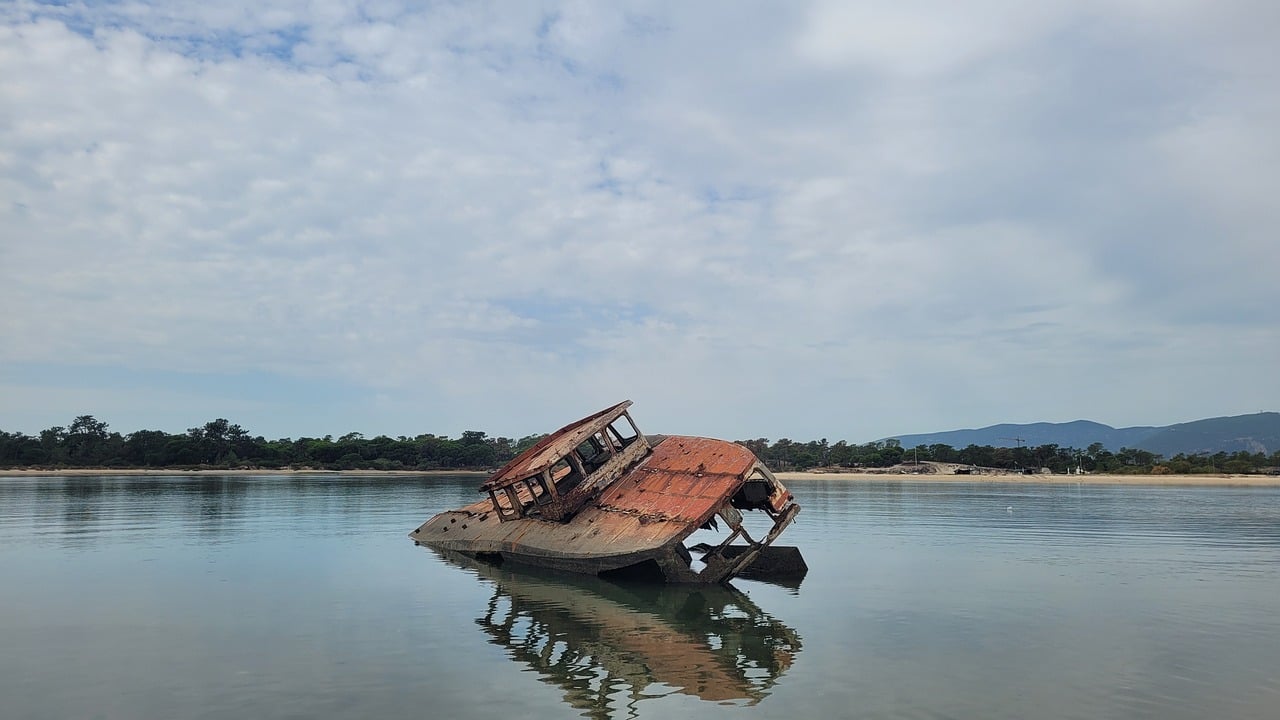A Storm, a Shipwreck, and a Corroded Bronze Lump (Image Credits: Pixabay)
