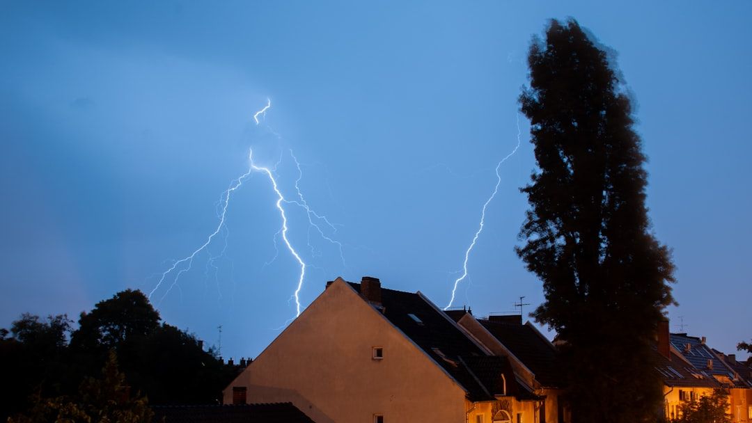 The "Sky-Quake" Phenomenon: Why 12 Coastal Cities Heard the Same "Metallic Echo" at Midnight