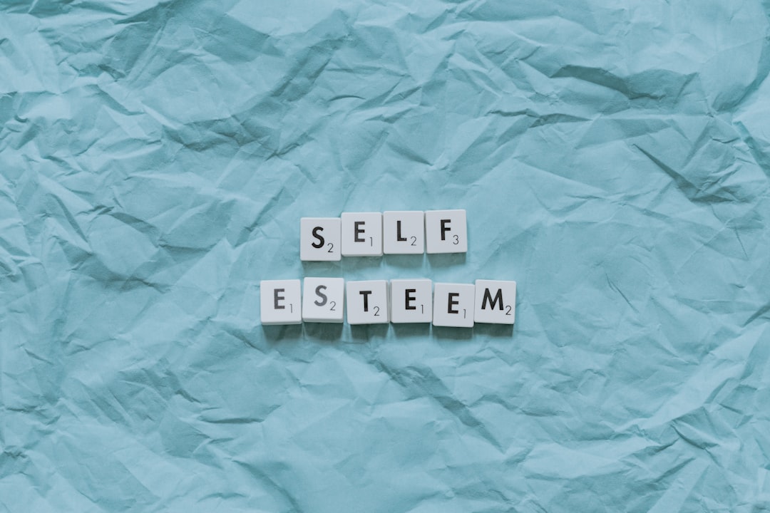 What Psychology Actually Says About Narcissism vs. Confidence (Image Credits: Unsplash)