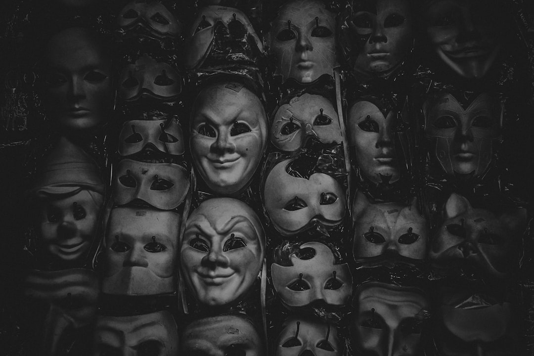 The Two Faces of Narcissism: Grandiose and Vulnerable (Image Credits: Unsplash)