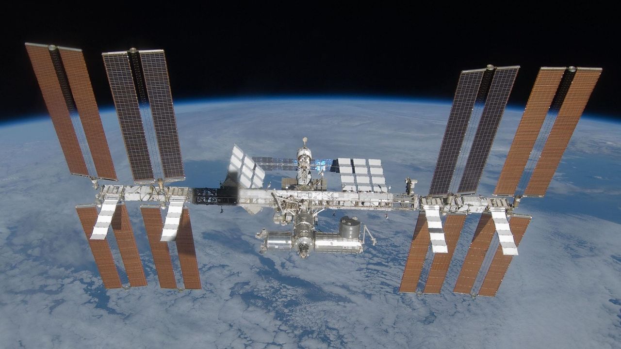 'It was quite a light show!' NASA astronaut spies dramatic fireball from the International Space Station (photos)