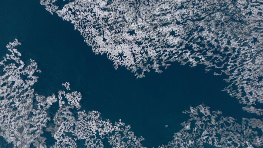 Canadian 'emoji' lake vanishes after dramatic, landslide-like collapse — Earth from space
