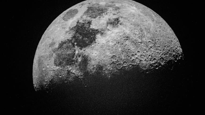NASA wants to land astronauts on the moon in 2028. Will SpaceX's Starship or Blue Origin's Blue Moon lander be ready in time?