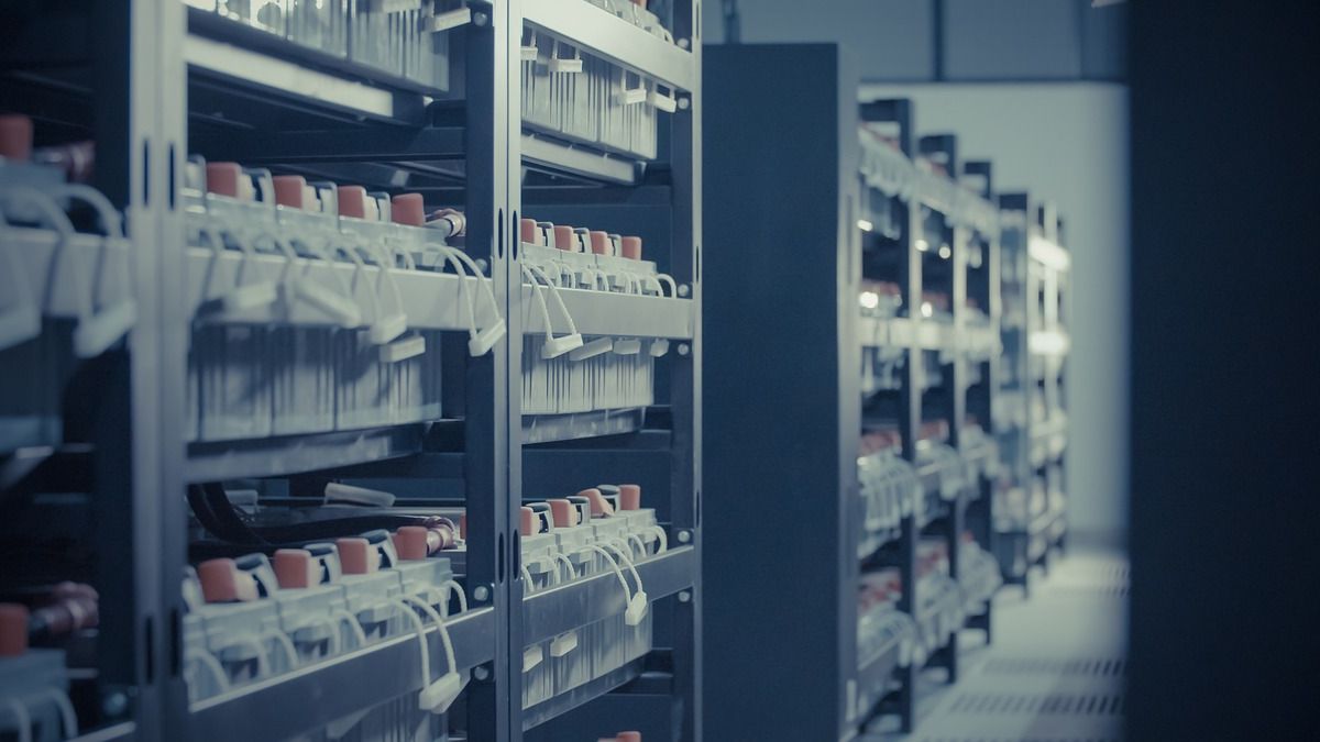 Cloud Wars: How AI 'Landlords' Amazon And Microsoft May Absorb OpenAI And Anthropic