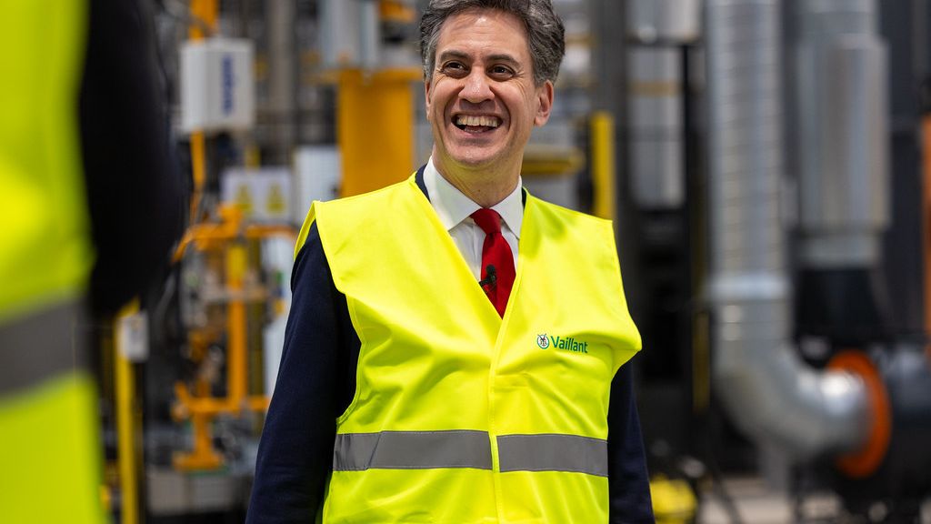Ed Miliband Fights Releasing Document Showing Net Zero Will Raise Bills, Benefit Wind Giants