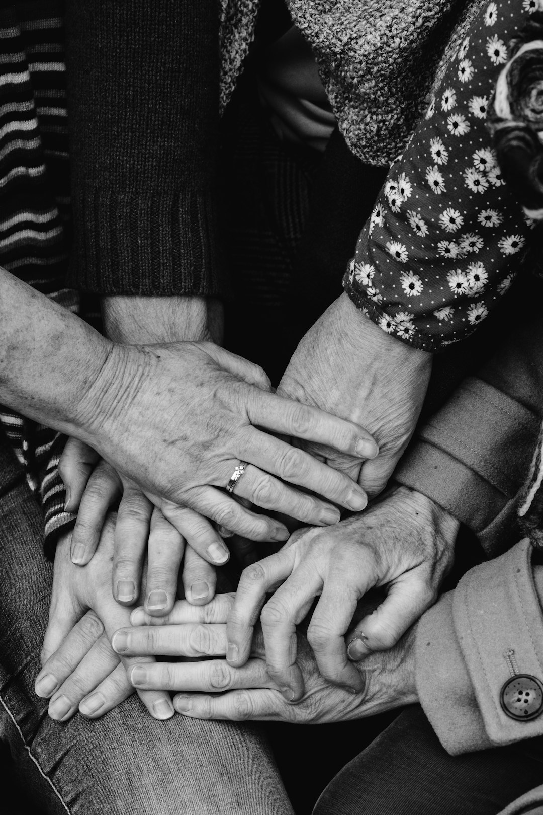 What Generational Trauma Actually Means (Image Credits: Unsplash)