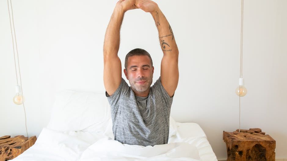 The "Cortisol Spike" Mornings: Why Checking Your Phone Within 10 Minutes of Waking Up Ruins Your Metabolism