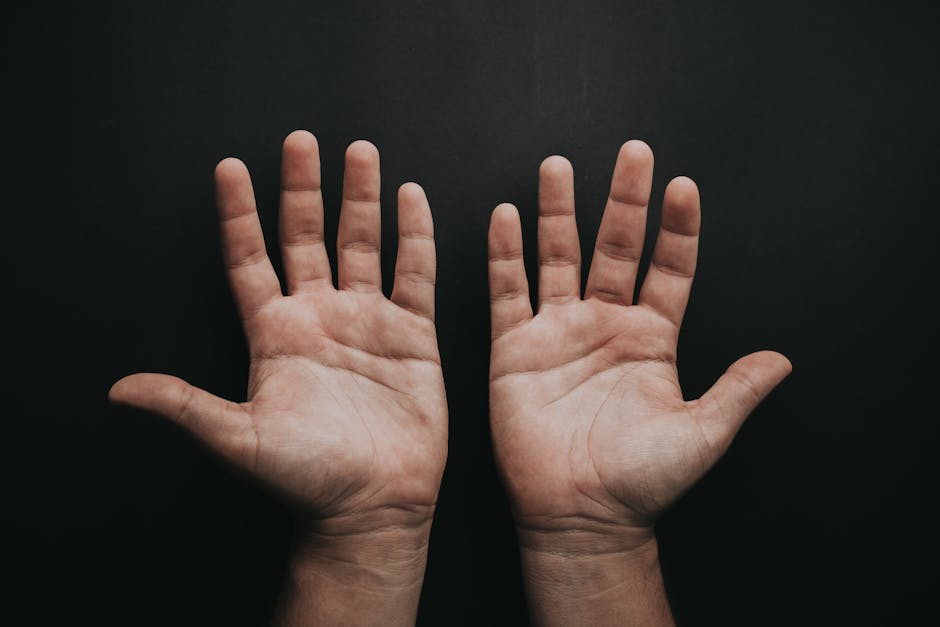 Open Palms: An Ancient Signal That Still Works (Image Credits: Pexels)