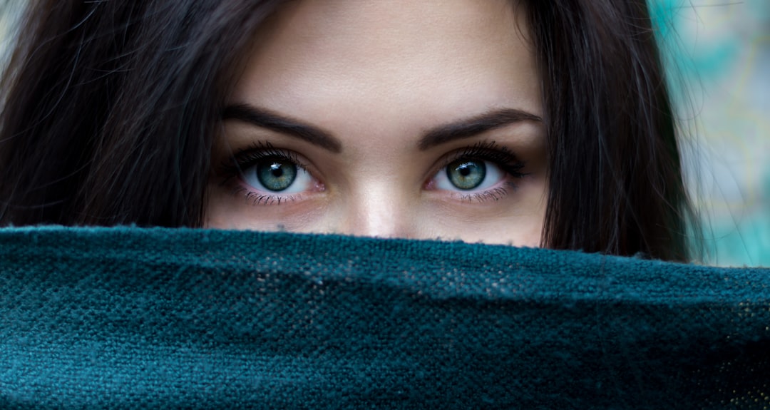 Eye Contact: The Goldilocks Zone of Trust (Image Credits: Unsplash)