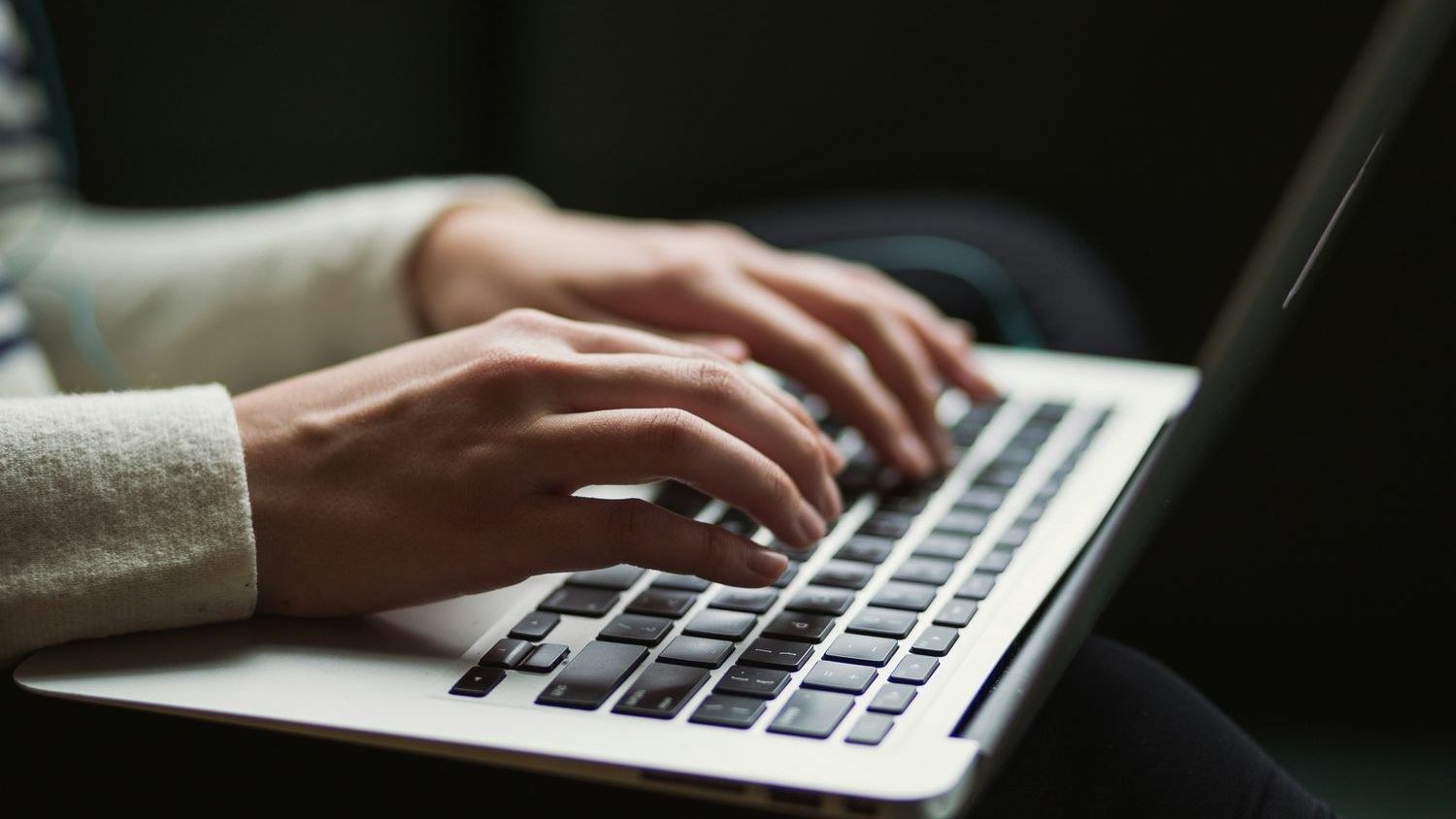 College students are noticing their AI‑smoothed writing sounds strong—and not like them