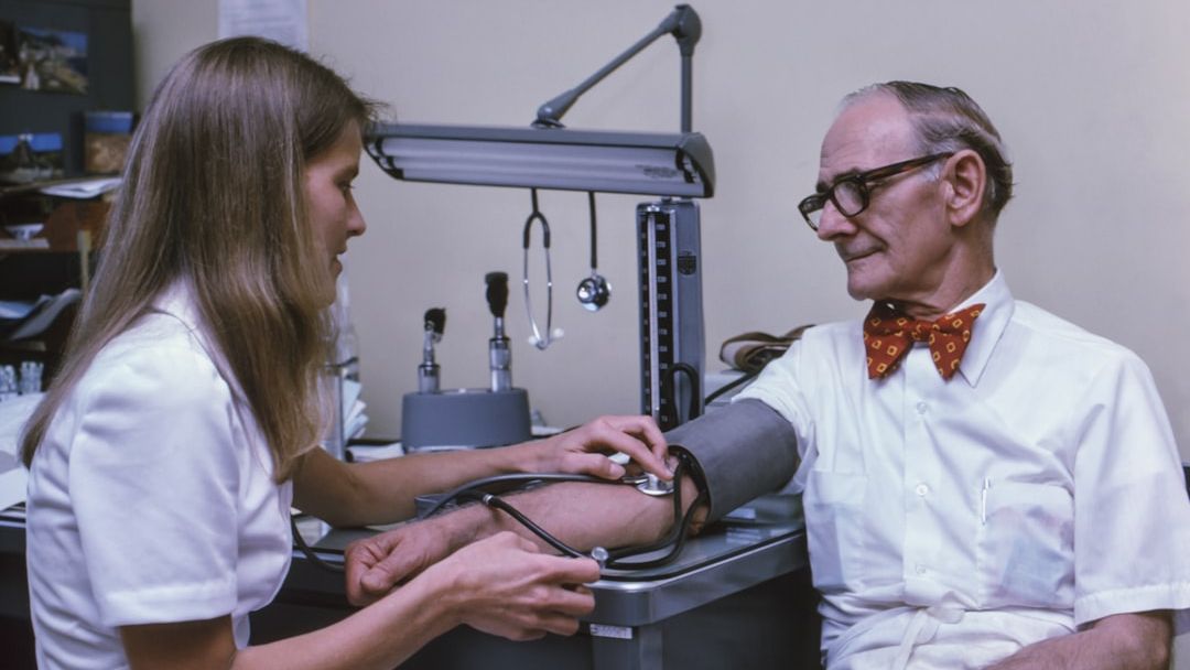 The Blood Pressure Habits Doctors Say Seniors Ignore Too Often