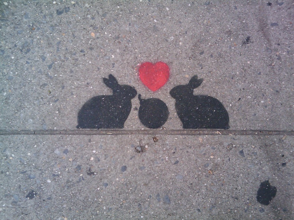 Love Bombing: Verbal Manipulation at the Start (karlnorling, Flickr, CC BY 2.0)
