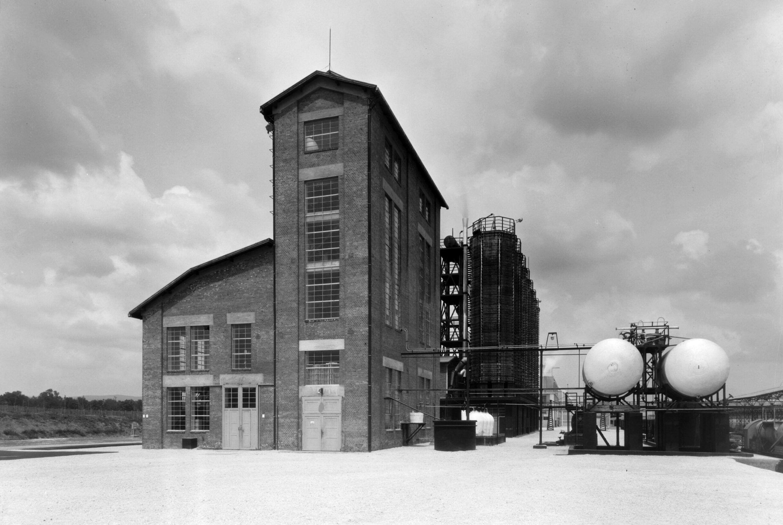 The Role of an Industrial Pollutant: Diethanolamine (By FOTO:Fortepan - ID 70542: Adományozó/Donor: Veszprém Megyei Levéltár/Kozelka Tivadar. archive copy at the Wayback Machine, CC BY-SA 3.0)