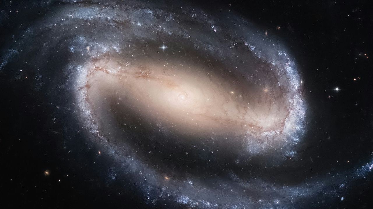Hubble Capture a Starry Spiral Cosmic Neighbor