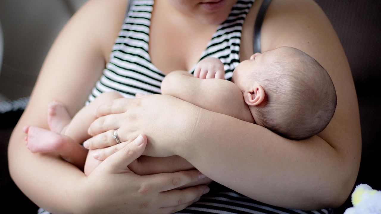 B.C. to settle class action over birth alerts that separated newborns from mothers