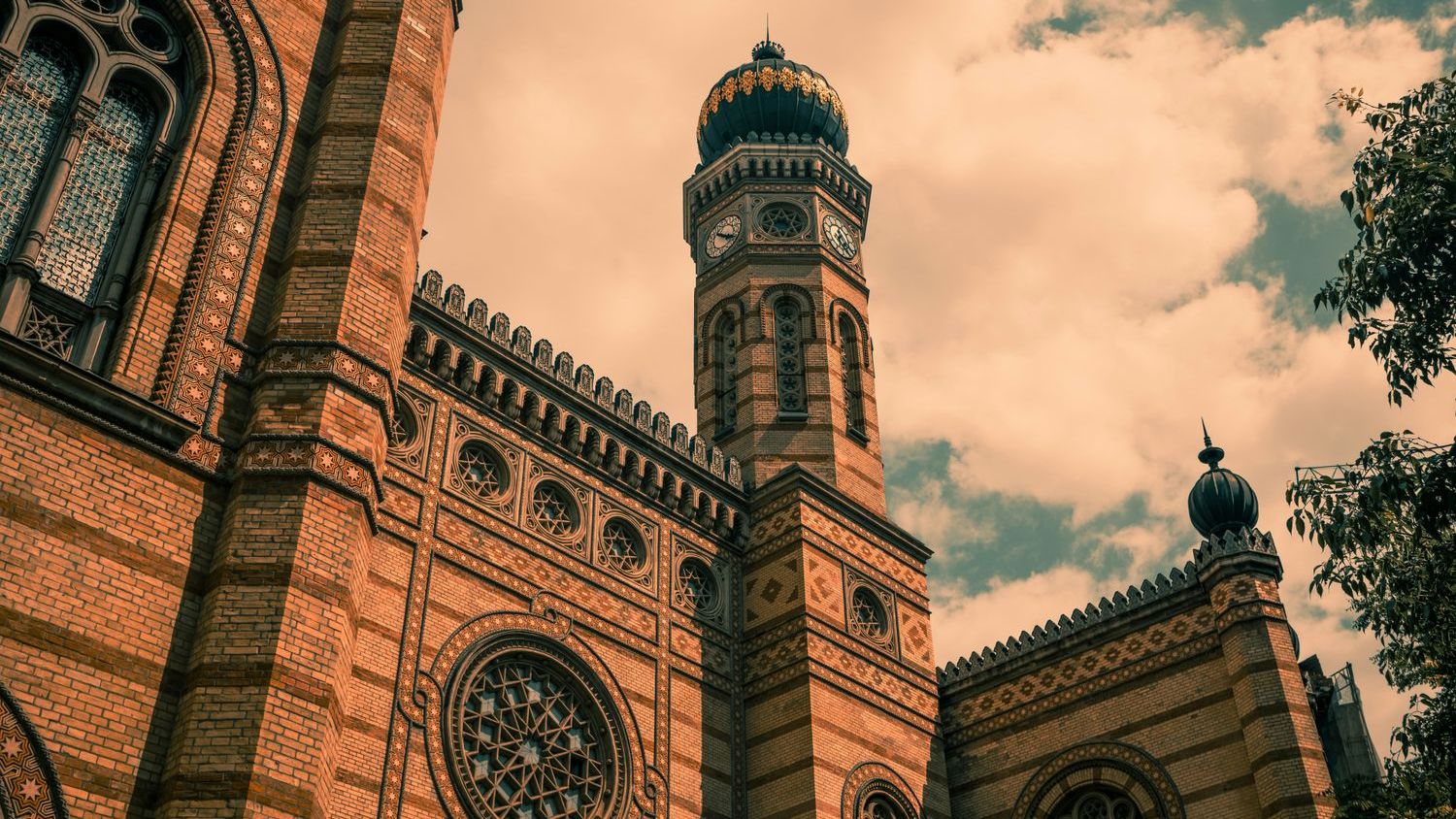 Prominent N.Y. synagogue targeted in alleged terror plot, prosecutors say