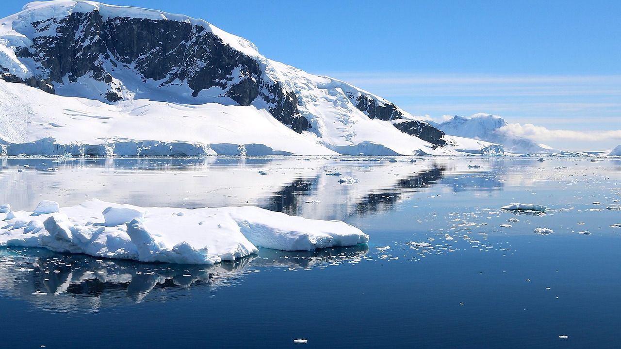 Antarctic ice cores suggest Earth is still being dusted by an ancient supernova, and the trail points to the cloud the solar system is moving through